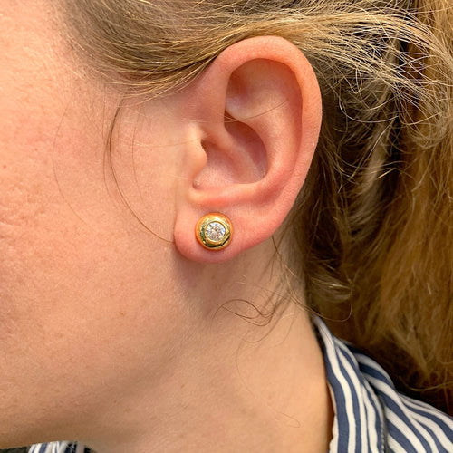 Boucles d'oreilles Puces d'oreilles en or jaune et diamants. 58 Facettes 31223