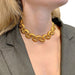 Collier Collier en or jaune texturé. 58 Facettes 31612