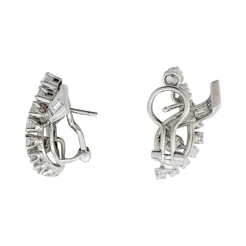 Boucles d'oreilles Boucles d'oreilles entrelacs en or blanc et diamants. 58 Facettes 31159