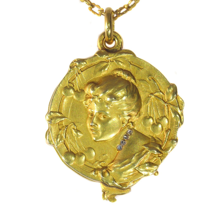 Collier Médaillon or, avec diamants 58 Facettes 21322-0018