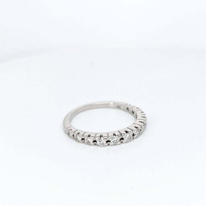 Bague Demi-alliance en or blanc et diamants 58 Facettes 21566