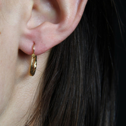 Boucles d'oreilles Boucles d'oreilles créoles or jaune ciselé facetté 58 Facettes CVBO18