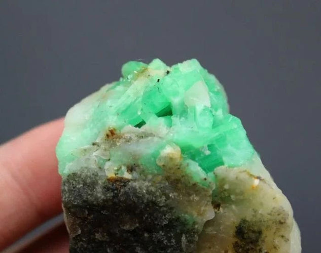 Gemstone Emeraude brute 58g 58 Facettes 295