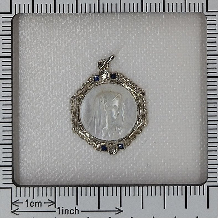 Pendentif Médaille Art Déco Nacre Diamants Saphirs 58 Facettes 23191-0432