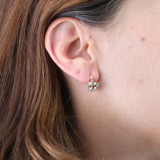 Boucles d'oreilles Boucles d'oreilles dormeuses losangiques rubis perles diamants 58 Facettes 21-234