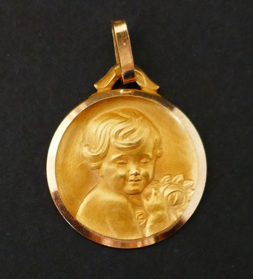 Pendentif Médaille Art Déco, Ange et bouquet de roses 58 Facettes
