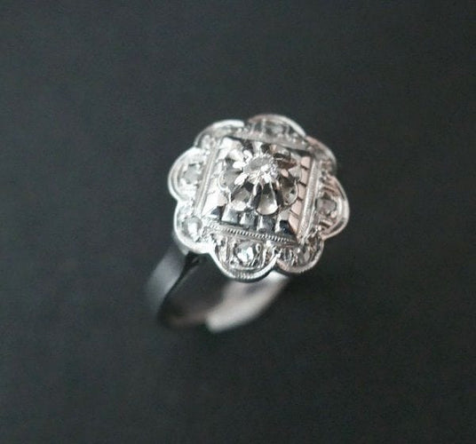 Bague 52 Bague Art Déco ornée de diamants, or et platine 58 Facettes 940184