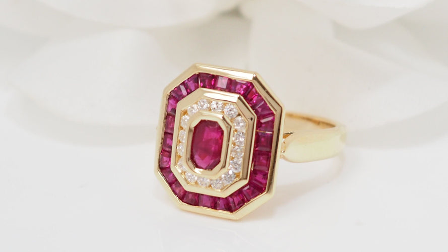 Bague 54 Bague octogonale Or jaune Rubis ovale Diamants 58 Facettes 32519