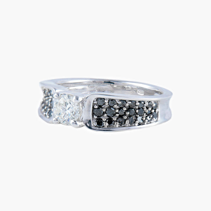 Bague 53 Bague Solitaire Diamants blanc et noirs 58 Facettes