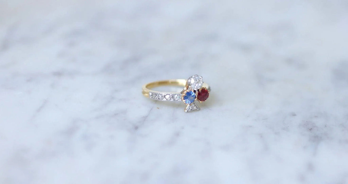 Bague 53.5 Bague trèfle, saphir, diamant, et rubis 58 Facettes