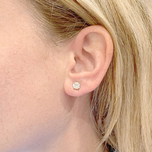 Boucles d'oreilles Puces d'oreilles diamants. 58 Facettes 31534