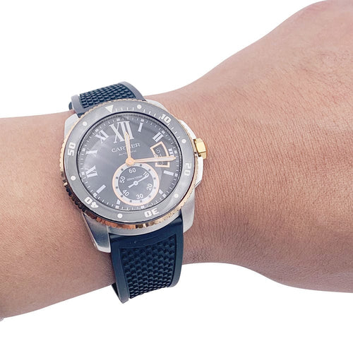 Montre Montre Cartier Calibre en or et acier sur bracelet caoutchouc. 58 Facettes 32552