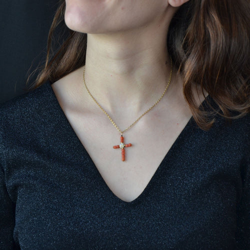 Pendentif Pendentif croix en perles de corail 58 Facettes 22-075