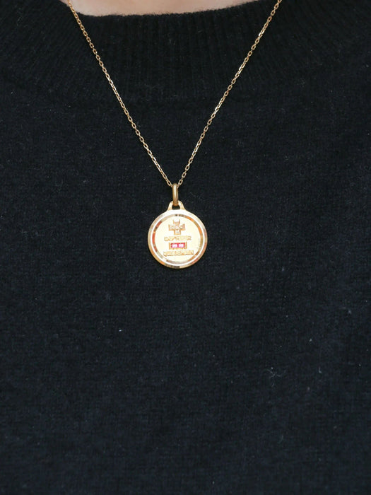 Pendentif Médaille amour Augis "L'essentielle" Plus qu’hier moins que demain Or jaune Rubis Diamant 58 Facettes J239