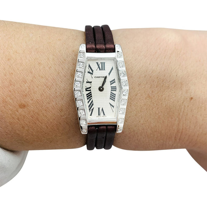 Montre Montre Cartier "Lanière" en or blanc et diamants, bracelet cuir. 58 Facettes 30252