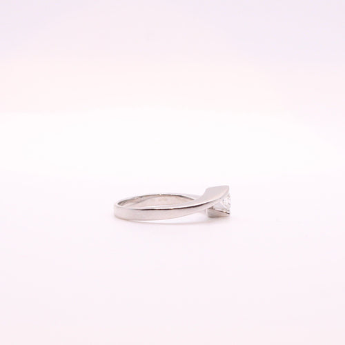 Bague Bague solitaire or blanc diamant serti tension / couteau 58 Facettes