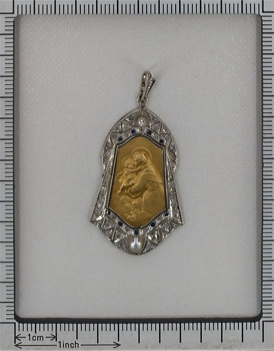 Pendentif Médaille diamants saphirs et perle 58 Facettes 23191-0434