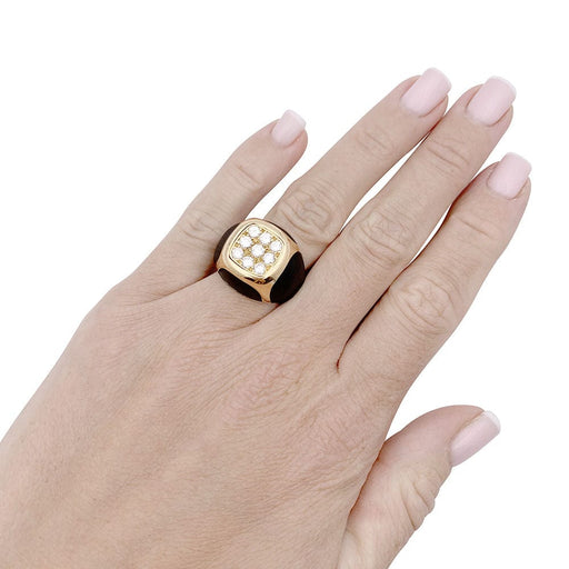 Ring 52 Boucheron ring, “Chevalière”, yellow gold, wood and diamonds. 58 Facettes 33173
