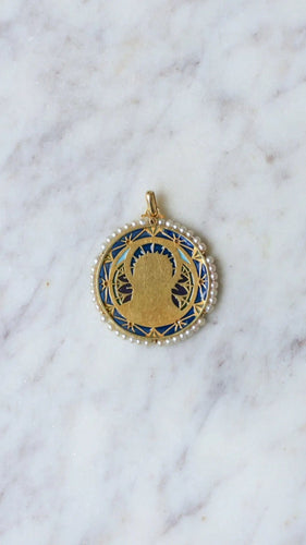 Pendentif Médaille Vierge Marie émail plique à jour perles diamants 58 Facettes