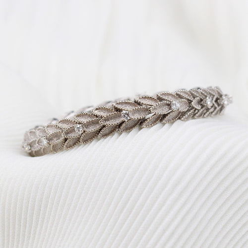 Bracelet Bracelet ancien plumes d'or blanc et diamants 58 Facettes 23-083A