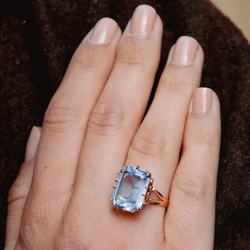 Bague Bague en or jaune et spinelle 58 Facettes 16864