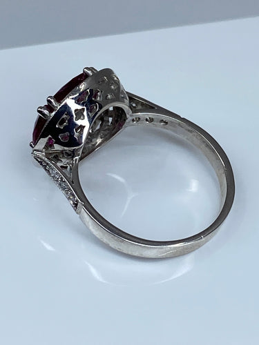 Bague Bague en Or jaune, Rubis navettes & diamants 58 Facettes