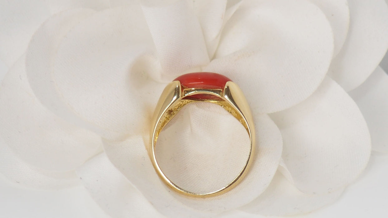 Bague 55 Bague vintage en or jaune et corail en cabochon 58 Facettes 31938