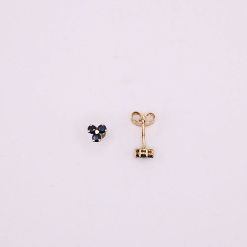 Boucles d'oreilles Boucles d’oreilles clous en or jaune, trilogie de saphirs 58 Facettes