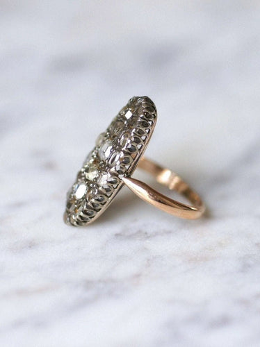 Bague marquise ancienne en or rose, argent, et diamants 58 Facettes