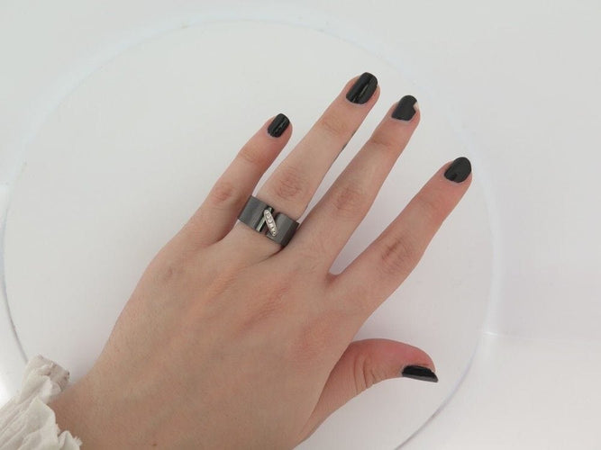 Bague 52 bague CHAUMET liens 081956 t52 ceramique noir or blanc diamants 0.12 ct 58 Facettes 244874