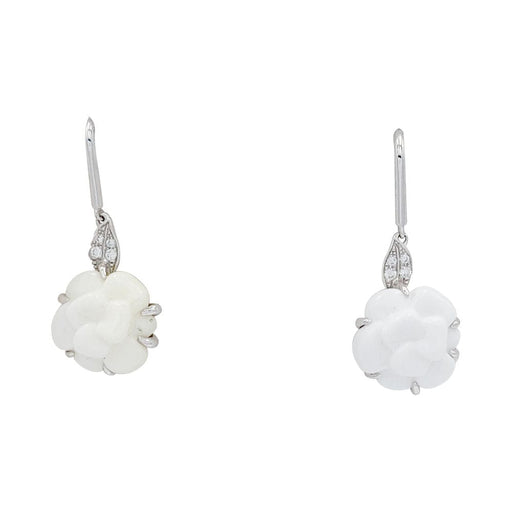 Boucles d'oreilles Boucles d'oreilles Chanel, "Camélia", or blanc, diamants. 58 Facettes 32414