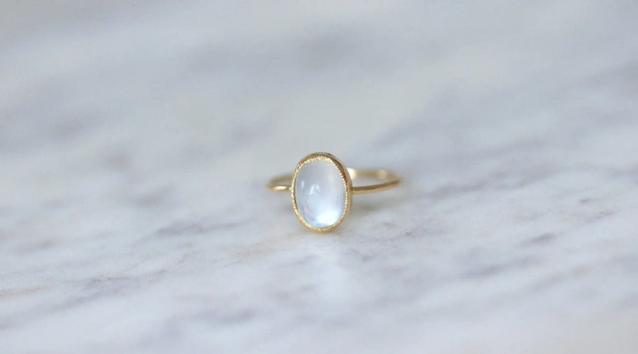 Bague Bague ancienne pierre de lune sur or jaune 58 Facettes