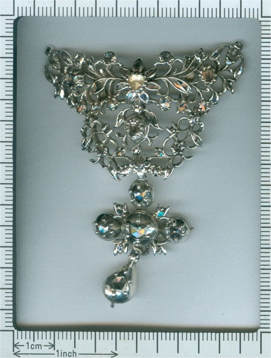 Pendentif Pendentif croix avec diamants 58 Facettes 19312-0212