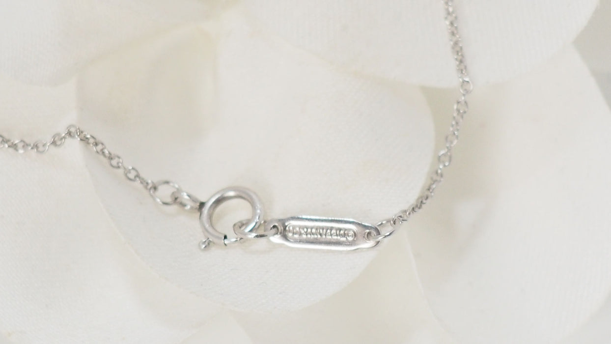 Bracelet Tiffany & Co - Bracelet Noeud  en platine et diamants 58 Facettes 32159