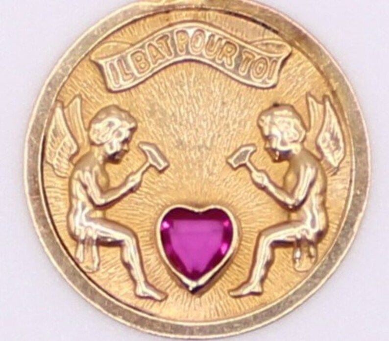 Médaille d’amour « Il bat pour toi » cœur en rubis 58 Facettes