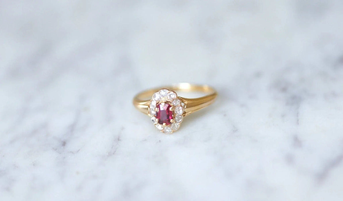 Bague Bague en or rose, rubis, diamants 58 Facettes