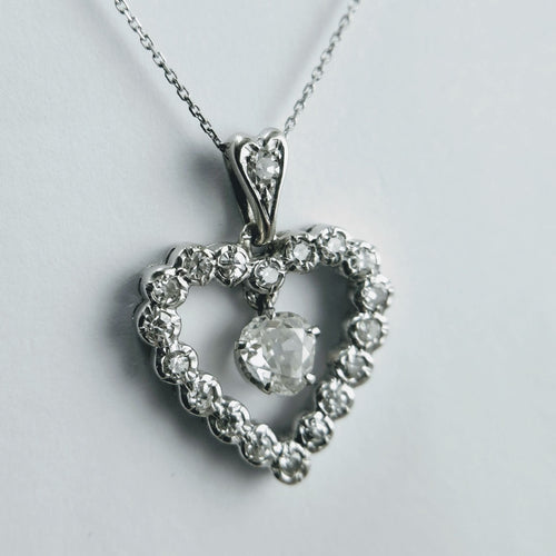 Pendentif Pendentif coeur en or blanc et diamants 58 Facettes 5603