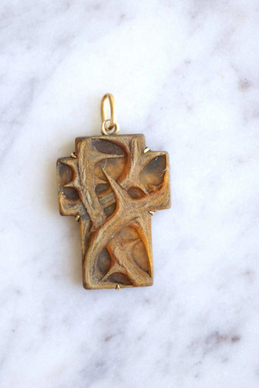 Pendentif Pendentif croix Art Nouveau en or et corne 58 Facettes