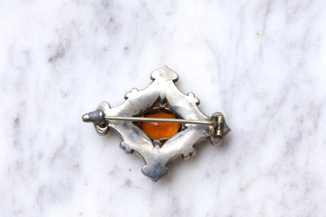 Broche losange Ecossaise ancienne en argent, jaspe, et agate 58 Facettes