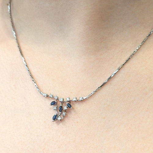 Collier Collier en or blanc diamants et saphirs 58 Facettes 24336