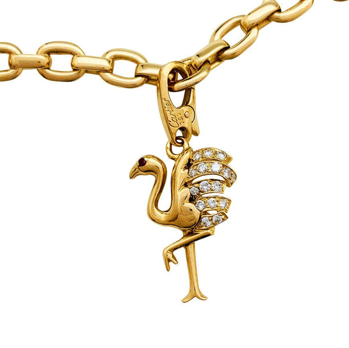 Bracelet Bracelet Cartier en or jaune, 6 breloques, diamants, émeraudes et rubis. 58 Facettes 30849/55