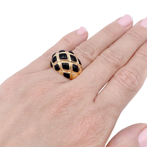 Ring 53 Chanel ring, yellow gold, onyx. 58 Facettes 32937