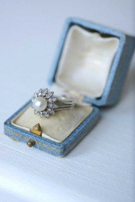 Bague Bague fleur vintage or blanc, perle et diamants 58 Facettes