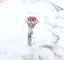 Bague 58 Bague Marguerite, en or blanc, rubis, diamants 58 Facettes AA 1557