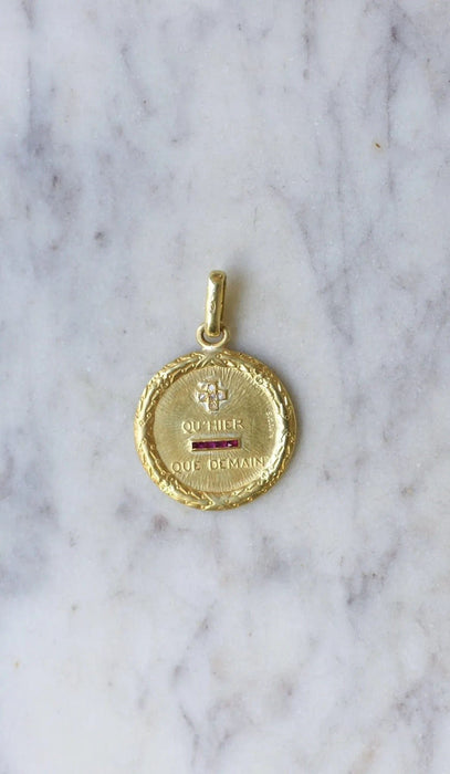 Pendentif Médaille Augis diamants 58 Facettes