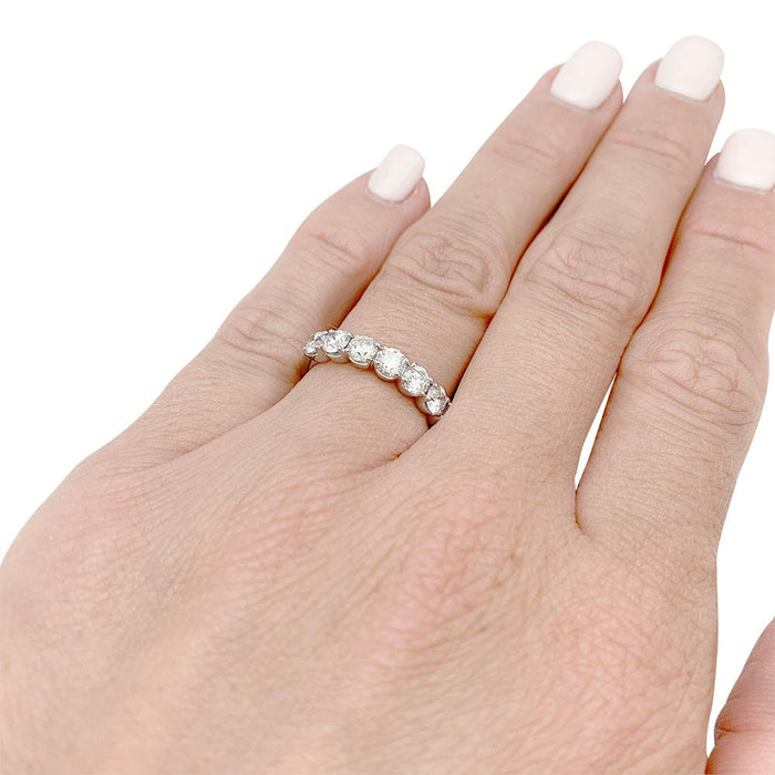 Bague 50 Alliance demi-tour or blanc, diamants. 58 Facettes 31589