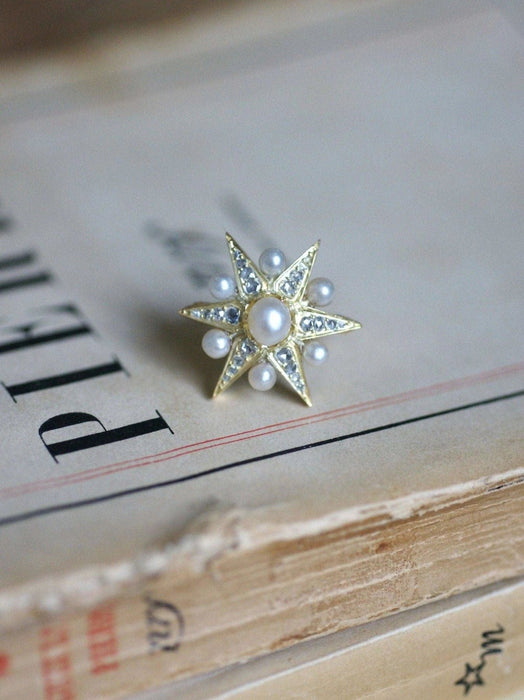 Bague étoile ancienne en or jaune, diamants, et perles fines 58 Facettes