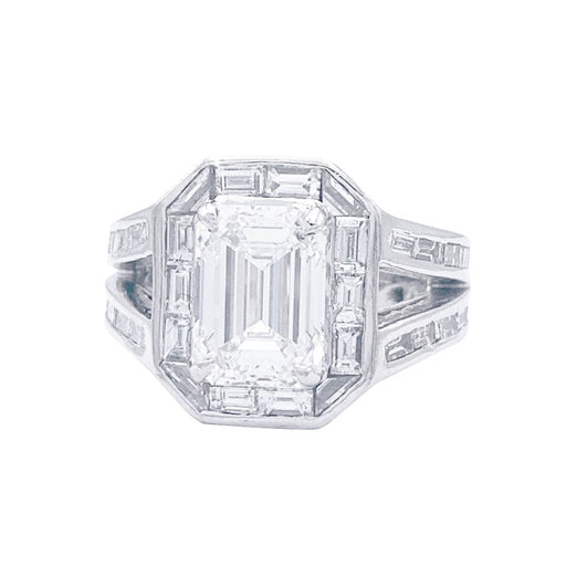 Bague 49 Bague diamant taille émeraude, entourage diamants baguettes, platine. 58 Facettes 32516