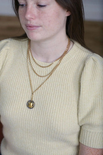 Pendentif Médaille Vierge Marie émail plique à jour perles diamants 58 Facettes