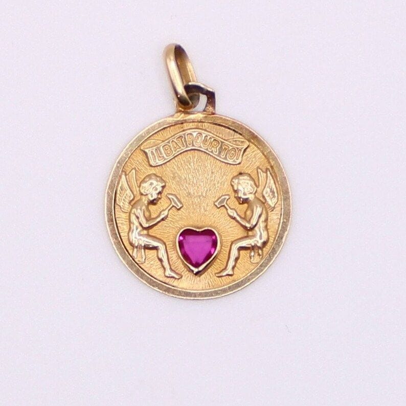 Bague Vintage Or Rose 18k Avec Angelots Et Rubis En Forme De Cœur - Taille 55